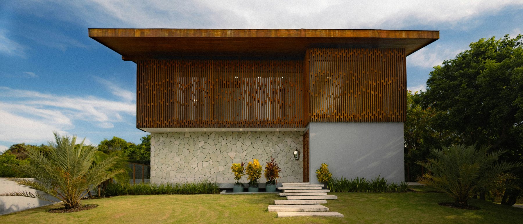 Casa contemporánea reformada con fachada de madera y piedra