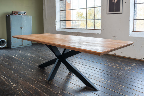 KAWOLA Mesa de comedor SELVA acacia maciza Canto suizo