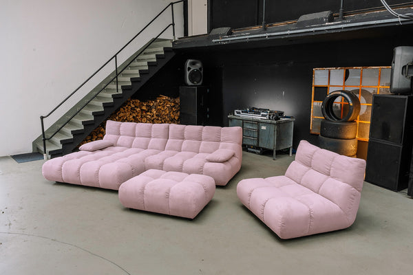 Conjunto de salón KAWOLA VIVIEN: sofá esquinero, sillón giratorio, puf y Banco, en Pana fina rosa