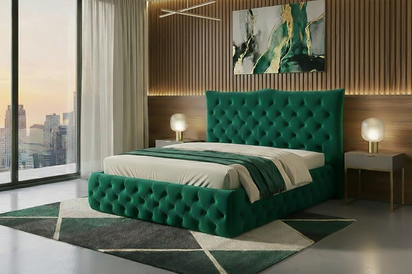 Cama KAWOLA BERTINI, cama tapizada en terciopelo verde con somier de láminas